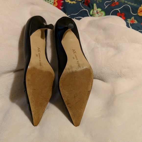 Anne Klein "Maheron" black heels - Picture 8 of 8